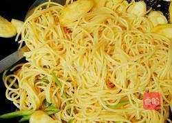 窝笋青椒炒意面的做法图解9