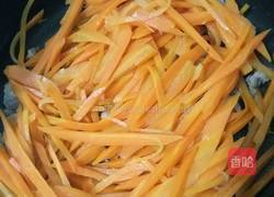 瘦肉蔓莓干炒胡萝卜的做法图解4