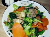 西兰花胡萝卜肉片的做法[图]