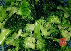 西兰花胡萝卜肉片的做法图解4