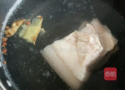 蒜苗回锅肉的做法图解1