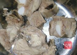 萝卜玉米香菇排骨汤的做法图解1