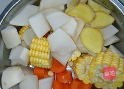 萝卜玉米香菇排骨汤的做法图解4