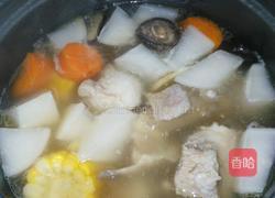 萝卜玉米香菇排骨汤的做法图解5