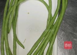 干煸麻花豆角的做法图解1