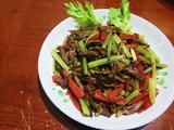 芹菜甜椒炒鸭心