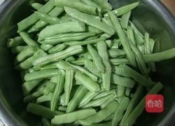 鸡蛋豆角焖面的做法图解1