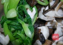 香菇青菜的做法图解1