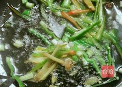 豆苗炒鸡蛋丝的做法图解6