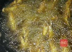 青红椒炒小河鱼的做法图解2