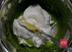 6寸菠菜戚风蛋糕的做法图解5