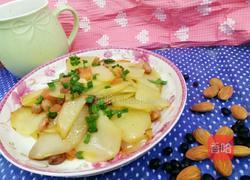 花生米炒土豆片的做法图解1