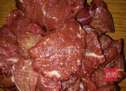 牛肉炖土豆的做法图解1