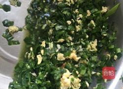 韭菜鸡蛋饼的做法图解1