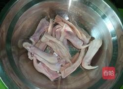 西红柿腐竹炆鸭掌的做法图解1