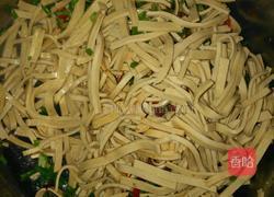 麻辣卤豆腐丝的做法图解1
