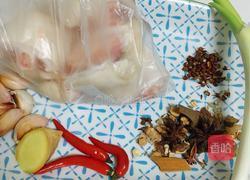 酱猪蹄的做法图解1