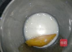 芒果奶昔的做法图解3