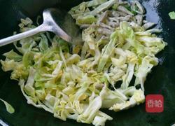 包菜炒饼的做法图解7