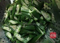 秋葵炒鸡胸肉的做法图解3