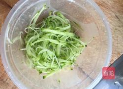 萝卜丝虾皮蛋饼的做法图解3