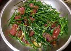 韭菜花炒腊肠