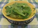 大蒜炒翡翠莴苣片的做法[图]