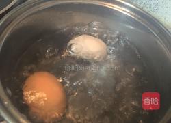 牛油果鲜虾鸡蛋沙拉的做法图解1