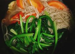 西红柿菠菜荞麦面