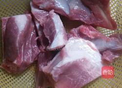 海带排骨汤的做法图解1
