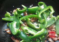 五花肉炒菜椒的做法图解2