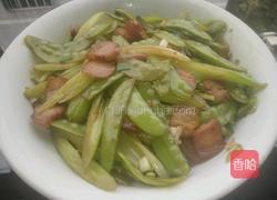 西芹荷兰豆炒腊肉的做法图解7