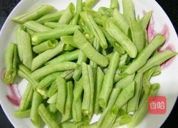 豆角炒肉的做法图解1