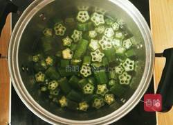 咖喱红萝卜炒秋葵的做法图解3
