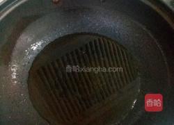 酸菜粉条炖鱼的做法图解2