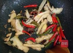 酸菜粉条炖鱼的做法图解7
