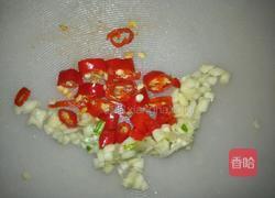 蒜蓉辣椒炒肉的做法图解2