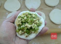 芹菜豆干包子的做法图解8