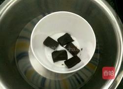 制作蛋糕装饰～巧克力叶子的做法图解1