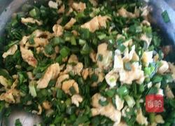韭菜鸡蛋（香菇芹菜肉）包子的做法图解3