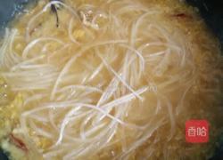 猪肉炖酸菜粉的做法图解6