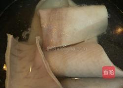 肉皮冻的做法图解1