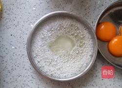 6寸柔软戚风蛋糕的做法图解3