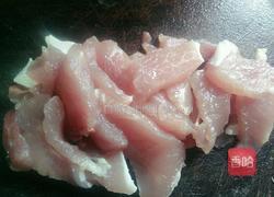 莴笋炒肉之花开富贵的做法图解1