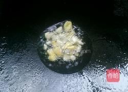 莴笋炒肉之花开富贵的做法图解4