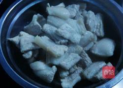 酸菜炖白肉的做法图解5