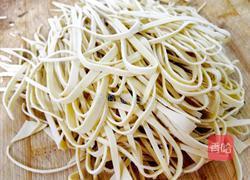 凉拌干豆腐丝的做法图解2