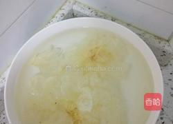 银耳红枣汤的做法图解1
