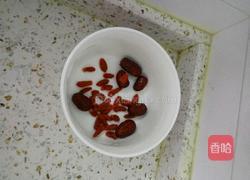 银耳红枣汤的做法图解2