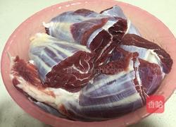 卤牛肉的做法图解1